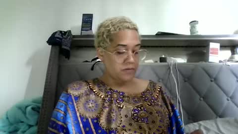 Snapshot of ladycinnabon chatting on 19, 6, 2026 Stephanie online show from 19, 6, 2026