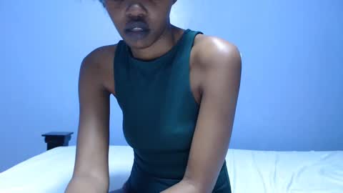Snapshot of ladyqeeen chatting on 18, 2, 2025 ladyqeeen online show from 18, 2, 2025