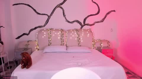 Lady  online show from 18, 9, 2025