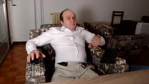 Snapshot of lajose52 chatting on 5, 1, 2025 lajose52 online show from 5, 1, 2025