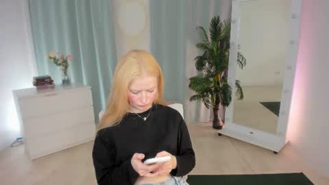 Snapshot of laly_peach chatting on 16, 6, 2026 Laly online show from 16, 6, 2026