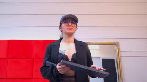 LanaBanner online show from 5, 10, 2025