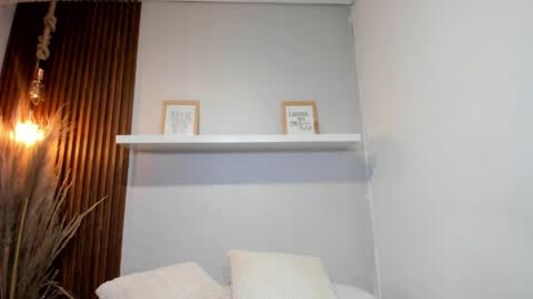 Lana     igauroraaaaaaaaa 1 online show from 21, 4, 2026