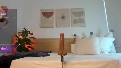 lana_kane_ online show from 10, 12, 2024