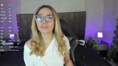 Lana online show from 30, 10, 2025