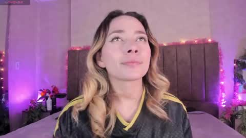 Snapshot of lanaamills chatting on 4, 7, 2026 Lana online show from 4, 7, 2026