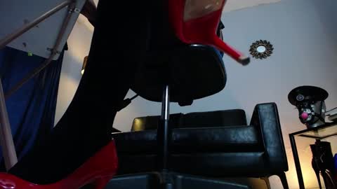 Snapshot of lanadoux_ chatting on 27, 12, 2024 Mistress Lana online show from 27, 12, 2024