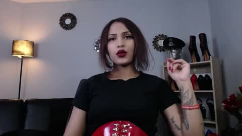 Snapshot of lanadoux_ chatting on 5, 3, 2025 Mistress Lana online show from 5, 3, 2025