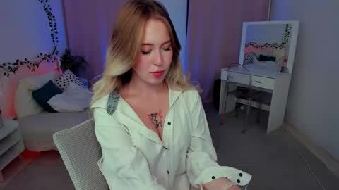 Snapshot of lanaroselle chatting on 8, 9, 2025 Lana online show from 8, 9, 2025