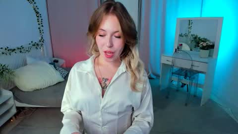 Snapshot of lanaroselle chatting on 17, 10, 2025 Lana online show from 17, 10, 2025