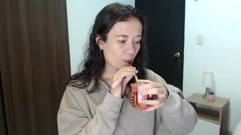 Snapshot of lanna_mills chatting on 12, 9, 2025 Lanna online show from 12, 9, 2025