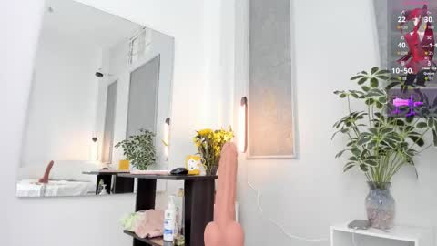 Lanna miley Russo  online show from 22, 12, 2025