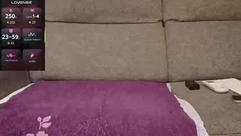 lapetitefrenchie83 online show from 20, 11, 2025