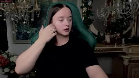 Snapshot of lara_benson_ chatting on 2, 12, 2025 lara_benson_ online show from 2, 12, 2025