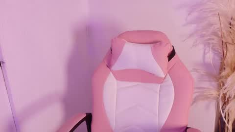 Lara Gill online show from 18, 12, 2025