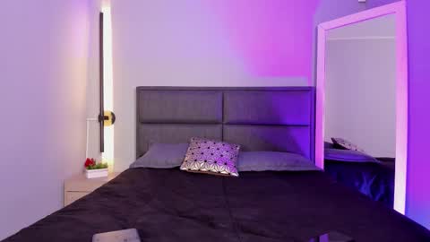 lara_reynolds_ online show from 5, 2, 2026