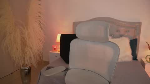 Snapshot of larabaker chatting on 2, 10, 2025 Lara online show from 2, 10, 2025