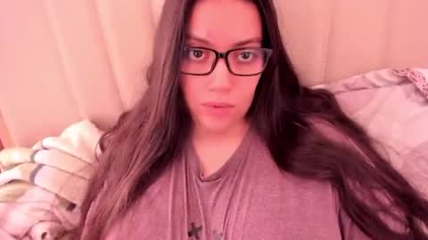 Snapshot of laracamille chatting on 19, 4, 2026 lara online show from 19, 4, 2026