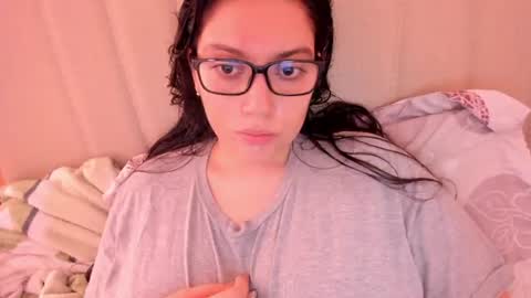 Snapshot of laracamille chatting on 19, 4, 2026 lara online show from 19, 4, 2026