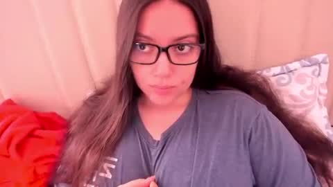 Snapshot of laracamille chatting on 24, 4, 2026 lara online show from 24, 4, 2026