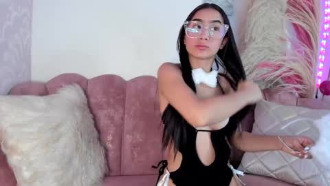 Snapshot of larajeann_ chatting on 6, 6, 2026 Lara online show from 6, 6, 2026