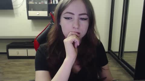 Laralianna online show from 25, 2, 2025