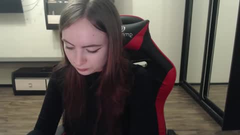 Laralianna online show from 1, 3, 2025