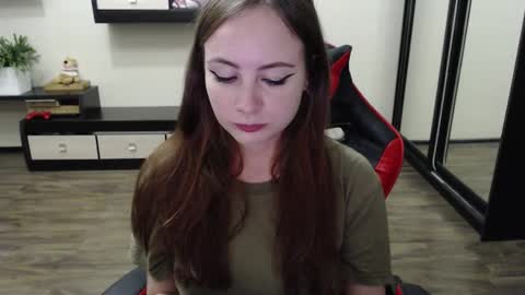 Laralianna online show from 8, 9, 2025