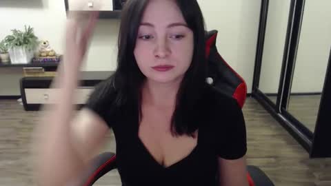 Laralianna online show from 2, 10, 2025