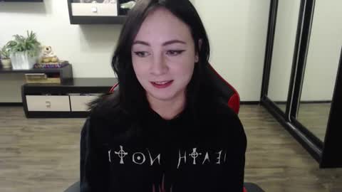 Laralianna online show from 4, 10, 2025