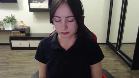 Laralianna online show from 8, 10, 2025