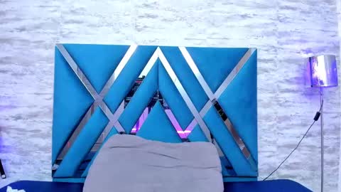 Lara Murphy online show from 25, 2, 2025