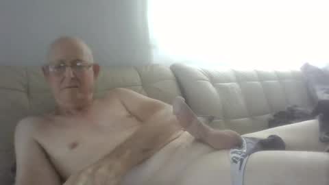 Snapshot of largerthan chatting on 22, 5, 2026 largerthan- say hi on entry online show from 22, 5, 2026