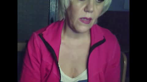 larisaq4ugo24 online show from 10, 10, 2025