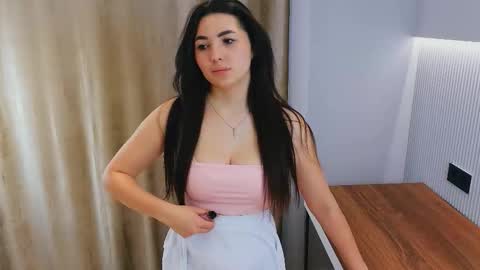 Snapshot of larraineseabreeze chatting on 3, 12, 2025 Lia online show from 3, 12, 2025