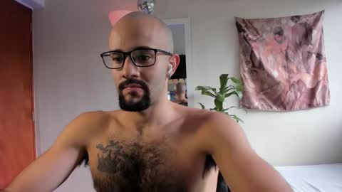 larry_stewart online show from 16, 4, 2026