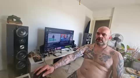 Snapshot of larsvegas1895 chatting on 4, 7, 2026 larsvegas1895 online show from 4, 7, 2026