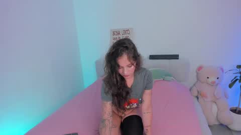 Snapshot of lary_holly chatting on 9, 6, 2026 Lary online show from 9, 6, 2026