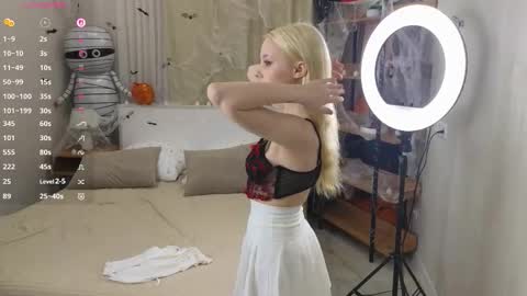 Emilia for my friends Amy online show from 5, 11, 2025