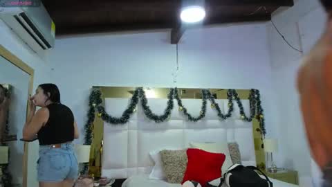 Snapshot of latin_couple20y chatting on 18, 11, 2025 Johana y Santiago online show from 18, 11, 2025