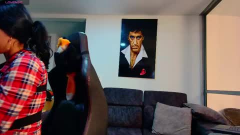 Snapshot of latin_couple77 chatting on 8, 3, 2025 Sara y Andy online show from 8, 3, 2025