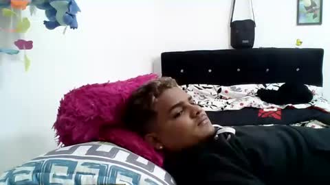 Snapshot of latin_curiousxxx chatting on 16, 9, 2025 latin_curiousxxx online show from 16, 9, 2025
