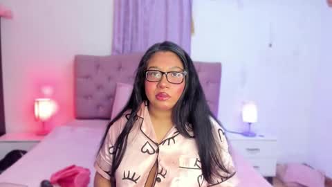 Snapshot of latinabombsheell chatting on 10, 10, 2025 Martina online show from 10, 10, 2025