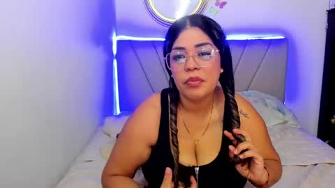 Snapshot of latinamav22 chatting on 5, 5, 2026 latinamav22 online show from 5, 5, 2026