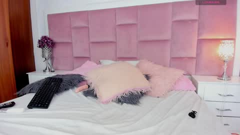 Snapshot of latinaslove_ chatting on 18, 12, 2024 B I A N C A - AND - N I K K I online show from 18, 12, 2024