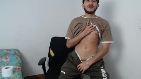 Snapshot of latinbunny7779 chatting on 17, 12, 2024 camilo online show from 17, 12, 2024