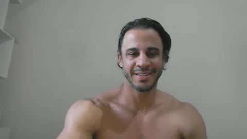 latino_rodri online show from 13, 5, 2026