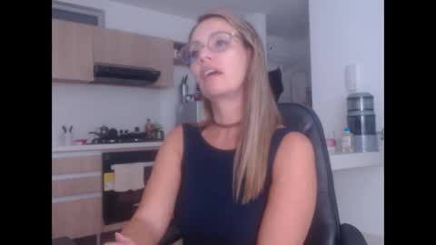 Snapshot of latinpaprika chatting on 23, 10, 2025 latinpaprika online show from 23, 10, 2025