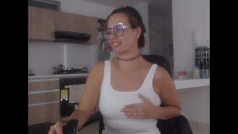 Snapshot of latinpaprika chatting on 1, 11, 2025 latinpaprika online show from 1, 11, 2025