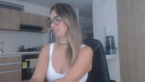 Snapshot of latinpaprika chatting on 4, 11, 2025 latinpaprika online show from 4, 11, 2025